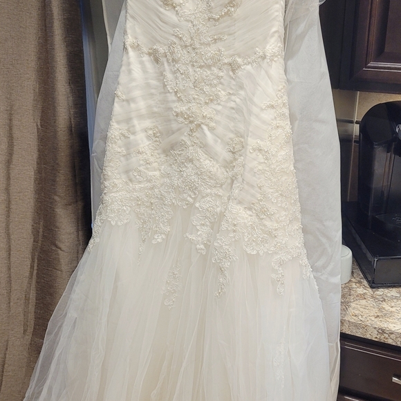 Maggie soterro wedding dress - Picture 4 of 8